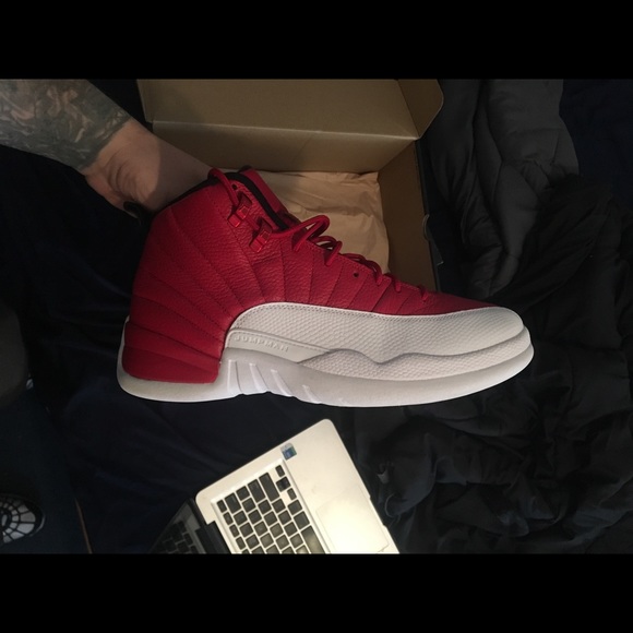 AIR JORDAN 12s GYM RED - Picture 4 of 6